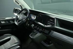 Image 25/50 of Volkswagen T6 Multivan 2.0 TDI (2020)