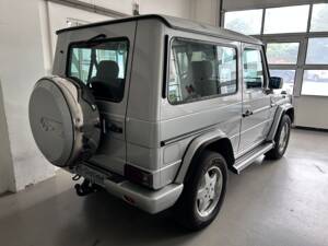 Image 6/28 of Mercedes-Benz G 500 (SWB) (1999)