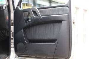 Image 26/64 of Mercedes-Benz G 400 CDI (LWB) (2004)