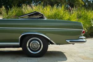 Obraz 20/50 pojazdu Mercedes-Benz 220 SE b (1964)
