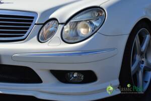 Image 46/50 of Mercedes-Benz E 500 T (2004)