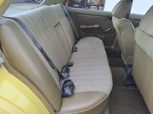 Bild 37/49 von Mercedes-Benz 200 (1979)