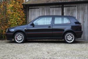 Image 2/41 de Volkswagen Golf III 2.0 GTI &quot;Edition&quot; (1997)
