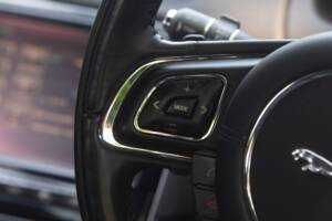 Immagine 36/37 di Jaguar XJ 5.0 (2011)