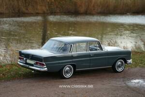 Image 4/24 of Mercedes-Benz 220 S b (1965)