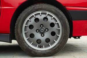 Image 21/50 of Lancia Delta HF Integrale 16V (1989)