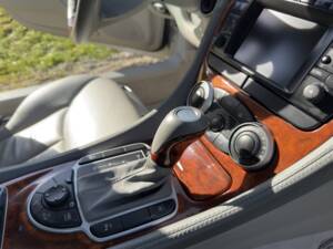 Image 51/89 of Mercedes-Benz SL 500 (2002)