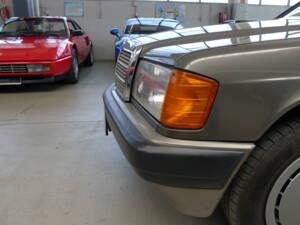 Image 27/34 de Mercedes-Benz 190 E 1.8 (1991)