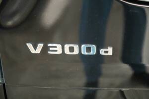 Image 15/35 of Mercedes-Benz V 300 d 4MATIC (2025)