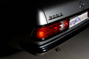 Image 20/25 of Mercedes-Benz 300 D (1985)