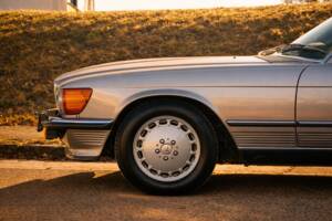 Bild 4/30 von Mercedes-Benz 560 SL (1989)