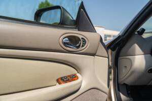 Image 57/91 de Jaguar XK8 4.0 (2000)
