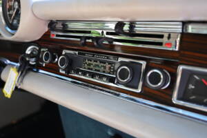 Image 13/17 de Mercedes-Benz 280 SE 3,5 (1971)