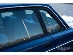 Image 19/28 of Volvo 240 (1992)