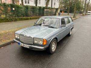 Image 12/13 de Mercedes-Benz 230 T (1980)