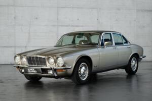 Bild 3/50 von Jaguar XJ 6 L 4.2 (1975)