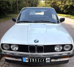Immagine 1/75 di BMW 320i (1988)