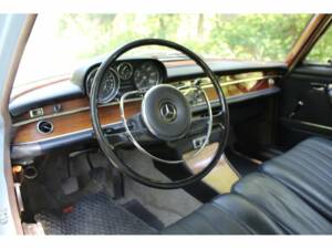 Afbeelding 2/8 van Mercedes-Benz 250 SE (1968)