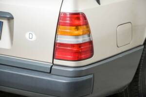 Bild 29/50 von Mercedes-Benz 230 TE (1987)