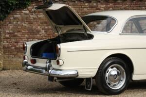 Image 42/50 of Volvo P 123 GT (1969)