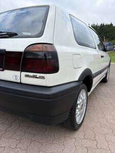 Immagine 14/26 di Volkswagen Golf III 1.8 (1993)
