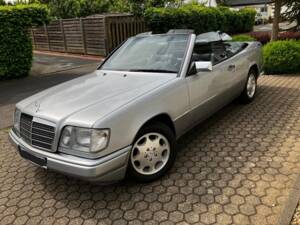 Bild 6/7 von Mercedes-Benz E 200 (1994)