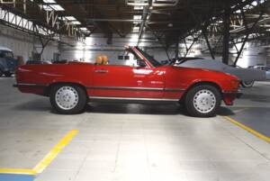 Image 8/94 of Mercedes-Benz 560 SL (1988)