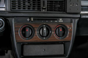 Image 19/50 of Mercedes-Benz 190 D (1984)