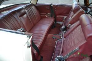 Image 22/50 of Mercedes-Benz 250 SE (1966)