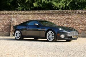Afbeelding 50/50 van Aston Martin V12 Vanquish (2003)