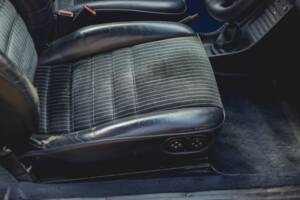 Image 31/33 of Porsche 911 Carrera 3.2 (1988)