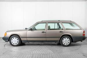 Image 9/50 of Mercedes-Benz 300 TD (1986)