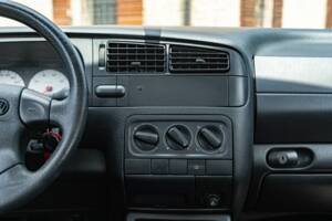 Bild 38/45 von Volkswagen Golf IV 1.6 (1997)
