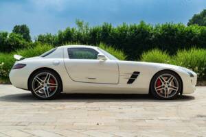 Image 9/50 of Mercedes-Benz SLS AMG (2010)