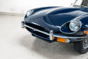 Image 24/36 of Jaguar E-Type (1969)