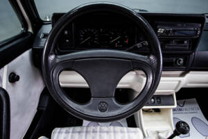 Imagen 24/39 de Volkswagen Golf Mk I Convertible 1.8 (1994)