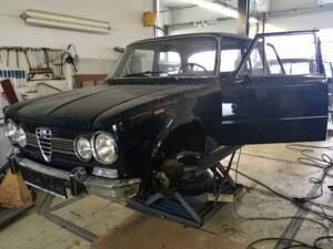 Bild 22/30 von Alfa Romeo Giulia 1.6 Super (1973)