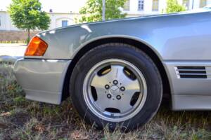 Image 32/50 of Mercedes-Benz 300 SL (1991)