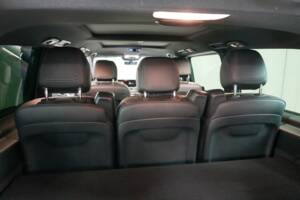 Image 13/35 of Mercedes-Benz V 300 d 4MATIC (2025)