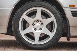 Immagine 28/42 di Mercedes-Benz SL 320 (1995)