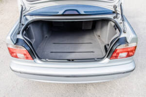 Image 14/31 of BMW 528i (1996)