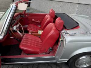 Image 14/36 de Mercedes-Benz 280 SL (1970)