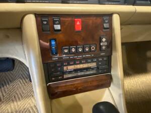 Image 22/63 of Mercedes-Benz 500 SEC (1984)