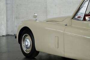 Image 13/50 de Jaguar XK 120 DHC (1953)