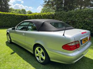 Image 6/23 of Mercedes-Benz CLK 200 Kompressor (2002)