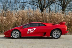 Image 13/50 of Lamborghini Diablo VT (1993)