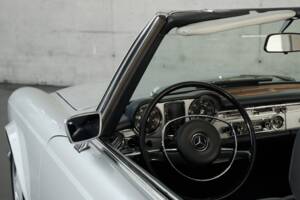 Image 15/50 de Mercedes-Benz 280 SL (1970)