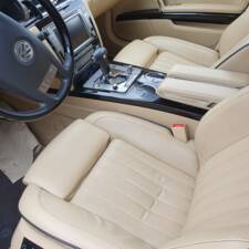 Image 12/18 of Volkswagen Phaeton W12 (2009)