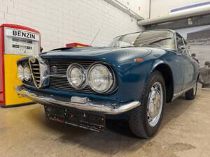 Bild 2/19 von Alfa Romeo 2600 Sprint (1964)