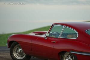 Image 4/17 of Jaguar E-Type (1970)
